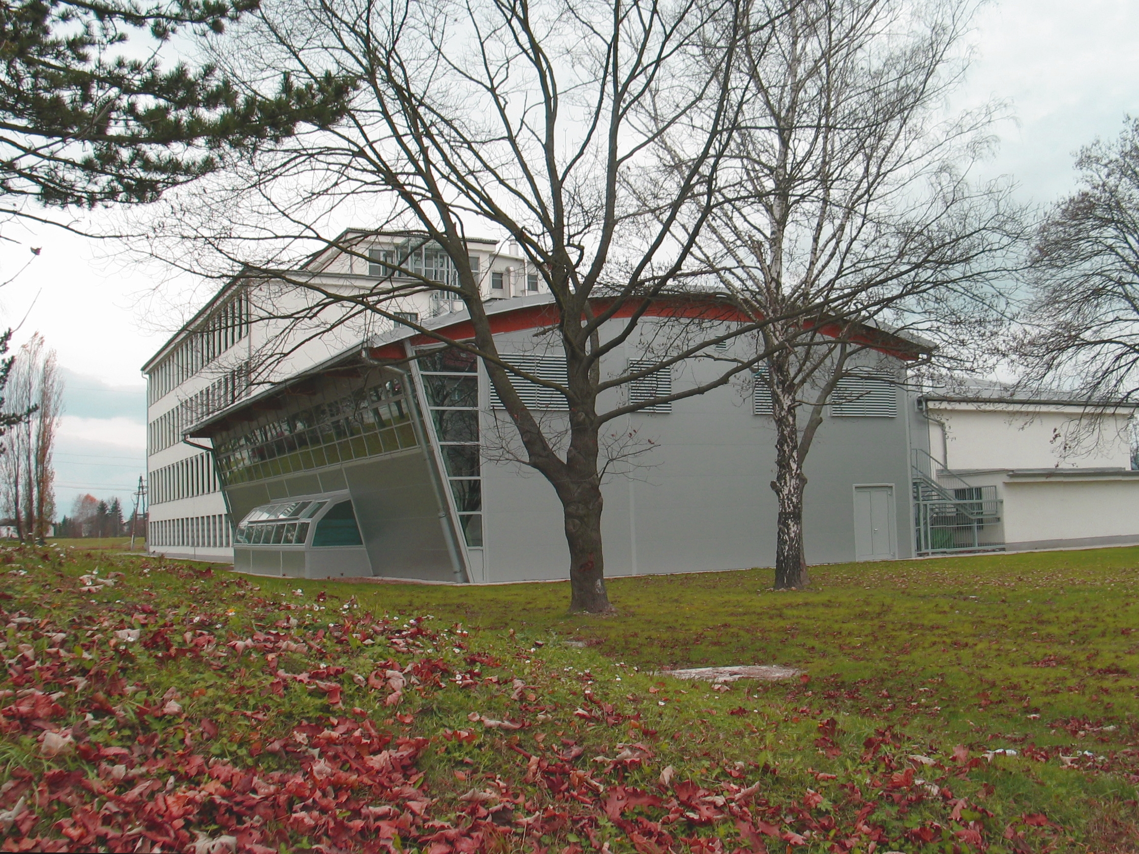 Extension and new gymnasium to 4th primary school in Celje